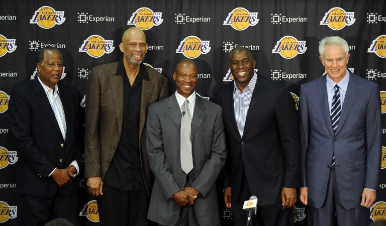 德转解释巴萨身价变动：拉菲尼亚下调因为年龄且伤缺一段时间（德转解读巴萨身价调整：拉菲尼亚因年龄增长及伤停遭下调）