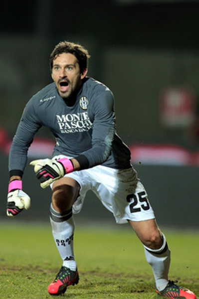 阿隆索：虽然我现在是教练，但真正美妙的是踢球（阿隆索坦言：如今身为主帅，最美妙的仍是踢球）